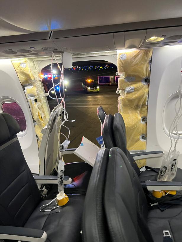 Fenster im Flug verloren: US-weites Flugverbot für Boeing 737-9 Max