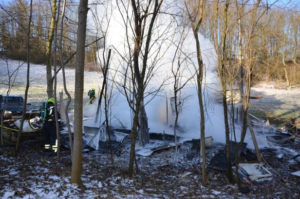 NÖ: Feuerwehr konnte Hund in brennender Gartenhütte nicht mehr retten