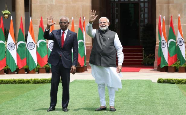 Da war die Welt noch (mehr) in Ordnung: Modi (r.) empfängt den damaligen Präsident der Malediven Ibrahim Solih in Neu-Delhi am 02. August 2022.