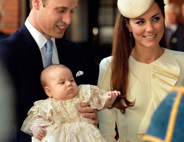 Prinz William und Kate Middleton mit Prinz George bei seiner Taufe.
