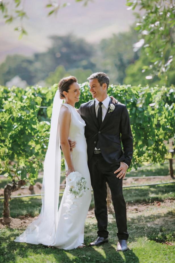 Ex-Premierministerin Jacinda Ardern teilt Hochzeitsfotos