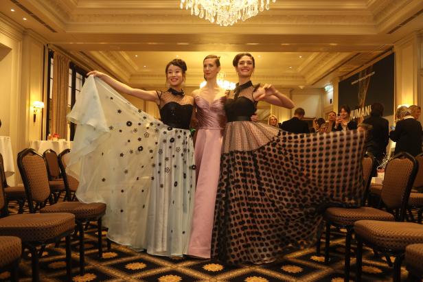 In diesen Roben glänzen die Tänzerinnen am Opernball 2024