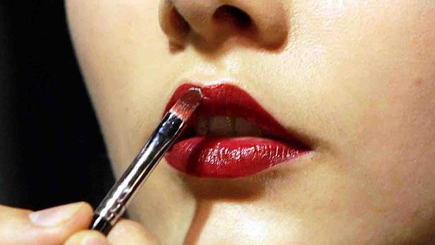 Roter Lippenstift im KURIER.at-Test