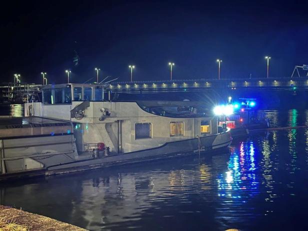 80-Meter-Schiff auf der Donau vor dem Untergang bewahrt