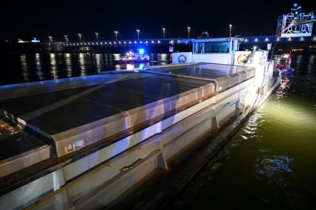 80-Meter-Schiff auf der Donau vor dem Untergang bewahrt