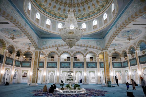 Hazrat Sultan-Moschee von innen