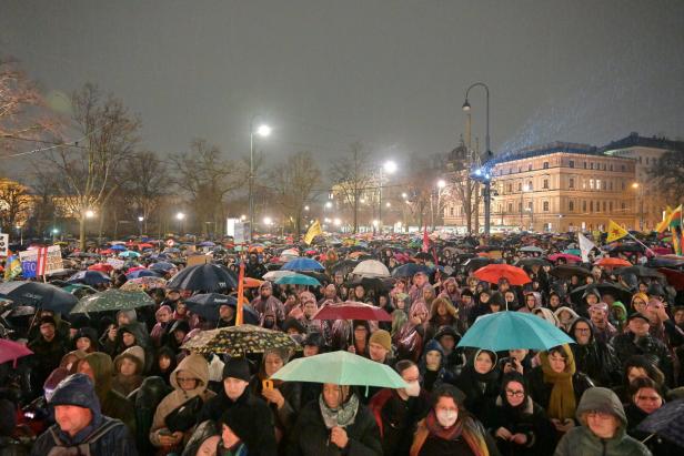 40.000 Menschen bei Demos gegen Rechtsextreme in Wien, Innsbruck und Salzburg