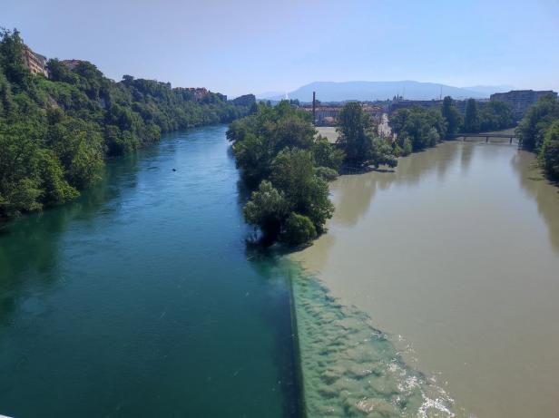 Rhone und Arve sorgen hier für ein seltenes Farbschauspiel.