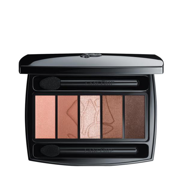 Eine geöffnete Lidschattenpalette von Lancôme mit verschiedenen Brauntönen.