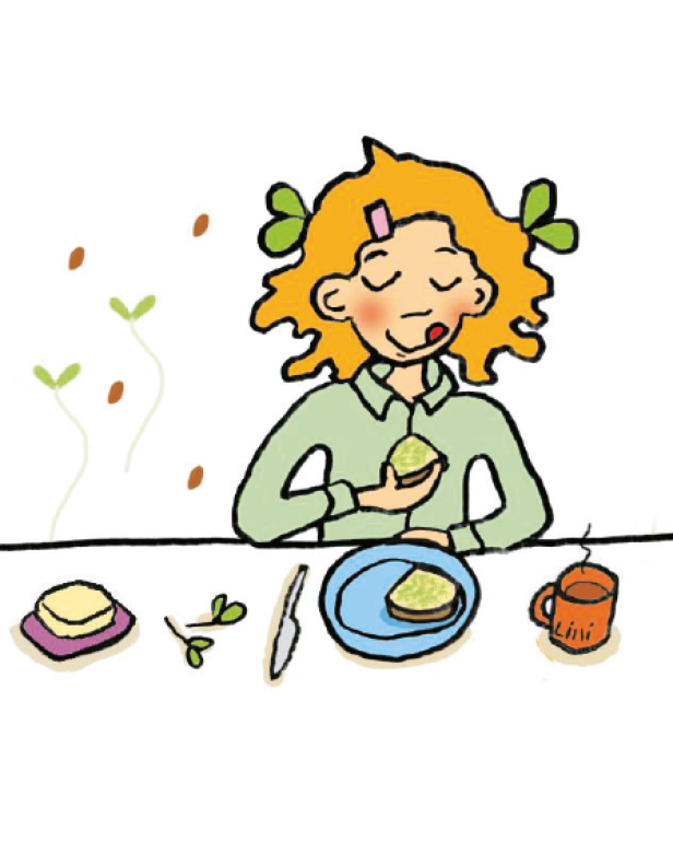 Ein Mädchen mit blonden Haaren isst ein Brot mit Avocado zum Frühstück.