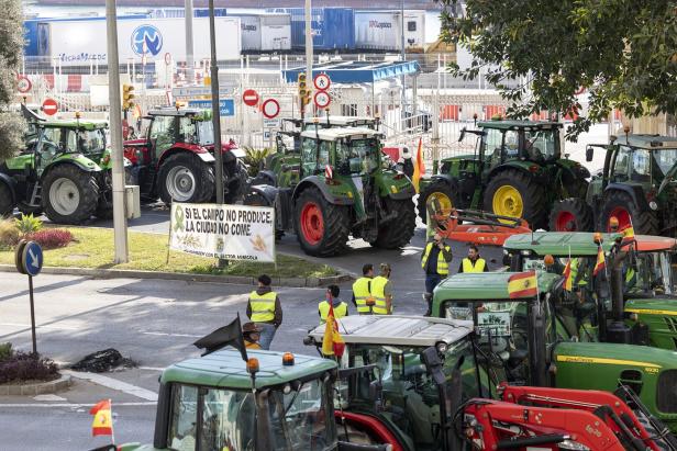 Bauern-Blockaden und Proteste überrollen Europa