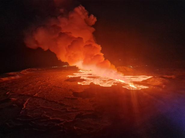 Erneut Vulkanausbruch: 80 Meter hohe Lavafontänen in Island