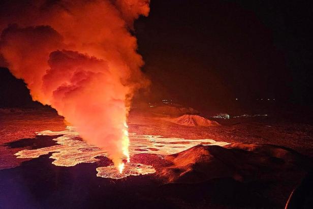 Erneut Vulkanausbruch: 80 Meter hohe Lavafontänen in Island