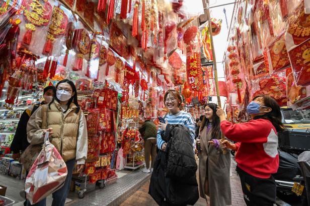 Erwache, Drache! Chinesisches Neujahr löst historische Reisewelle aus