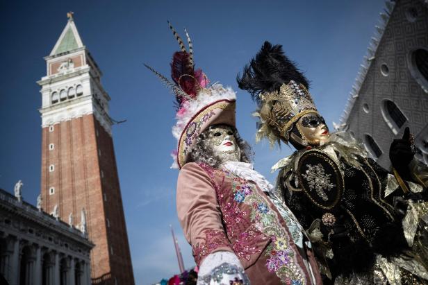 Neuer Damm rettet Karneval in Venedig vor Überflutung