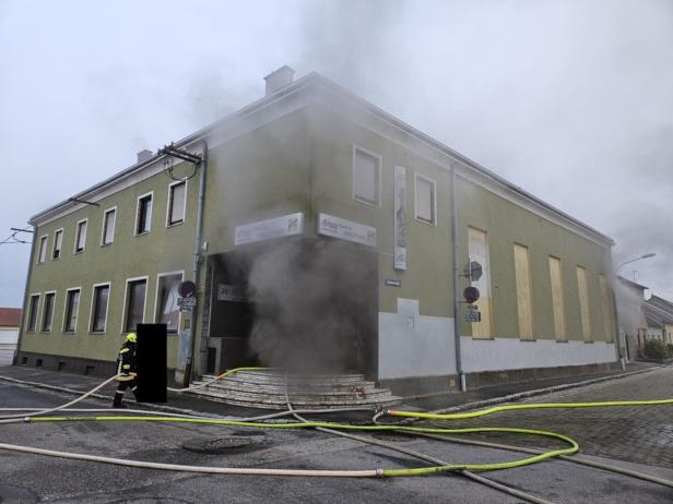 Feuer verwüstete Diskothek, die zum Zeitpunkt des Brandes geschlossen hatte