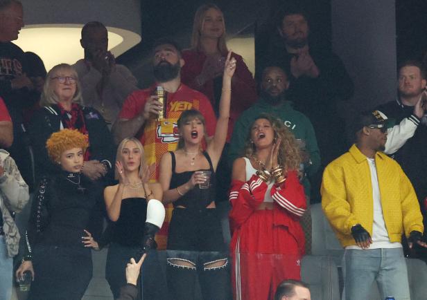 Finale Emotionen: Taylor Swift krönt Super Bowl mit Siegeskuss