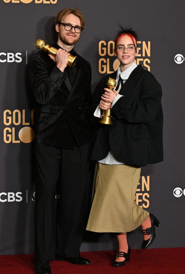 Finneas O'Connell und Billie Eilish mit Golden Globe Awards.