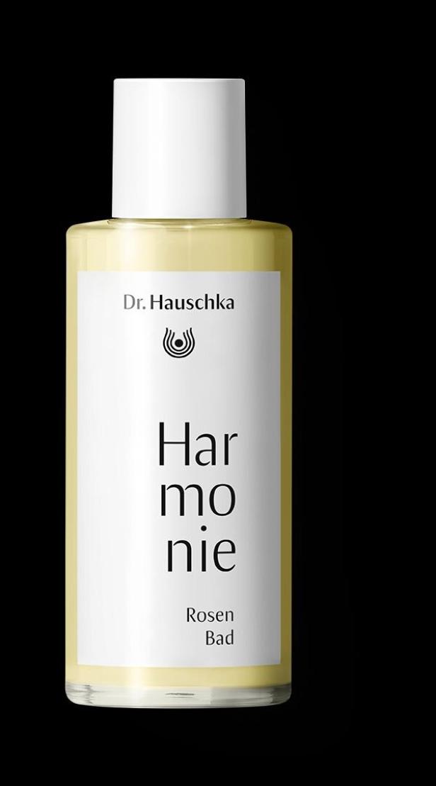 Eine Flasche „Harmonie Rosen Bad“ von Dr. Hauschka.
