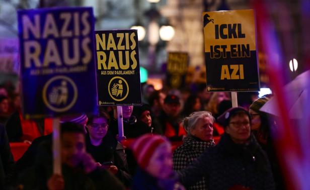 Radau nach Akademikerball-Demo, Lugner tanzte mit Hofer an