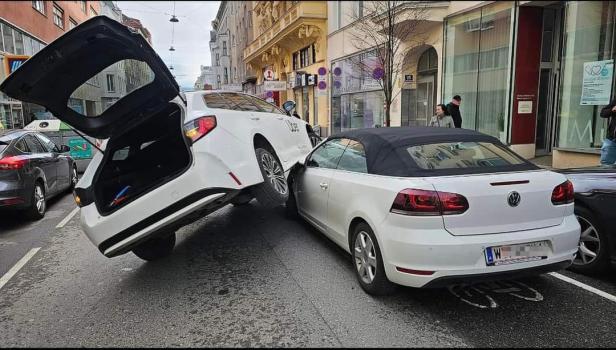 Uber über Auto: Kurioser Verkehrsunfall in Wien