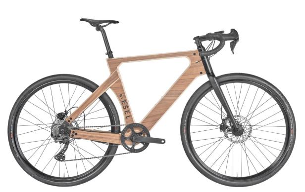 Weltweit erstes E-Gravelbike mit Holzverbund-Rahmen geht an den Start