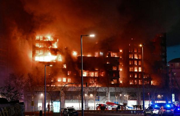 Valencia: Zahl der Toten bei Hochhausbrand auf zehn gestiegen