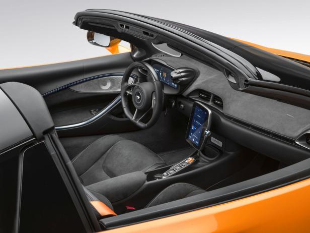 mclarenarturaspiderinteriordash.jpg