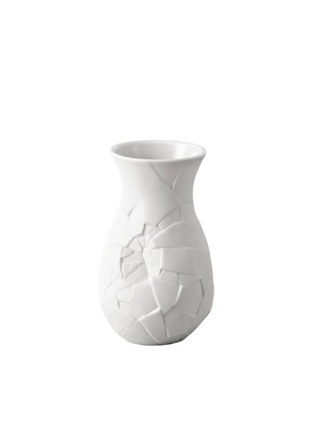 Eine weiße Vase mit einem Muster aus Rissen.