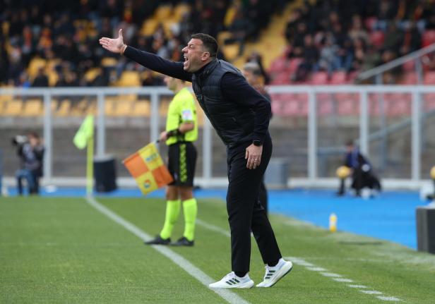 Italien: Lecce-Trainer nach Kopfstoß entlassen