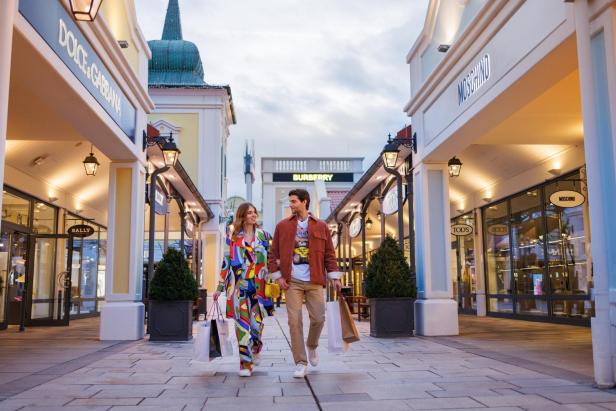 Spare mit Stil vom 25.03.-06.04. bei extralangen Öffnungszeiten in den Designer Outlets