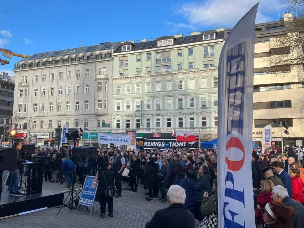 Aufgeheizte Stimmung bei FPÖ-Demo am Keplerplatz