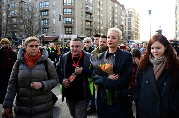 Julia Nawalnaja hat Namen ihres Mannes auf Stimmzettel geschrieben