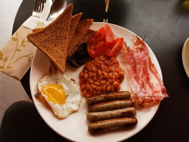 Very british: Wunderbares Frühstück bei Madame Wu in der Altstadt