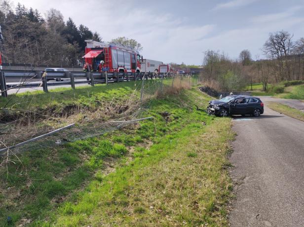 NÖ: Feuerwehren mussten bei Rettungseinsatz auf A1 Unfallauto suchen