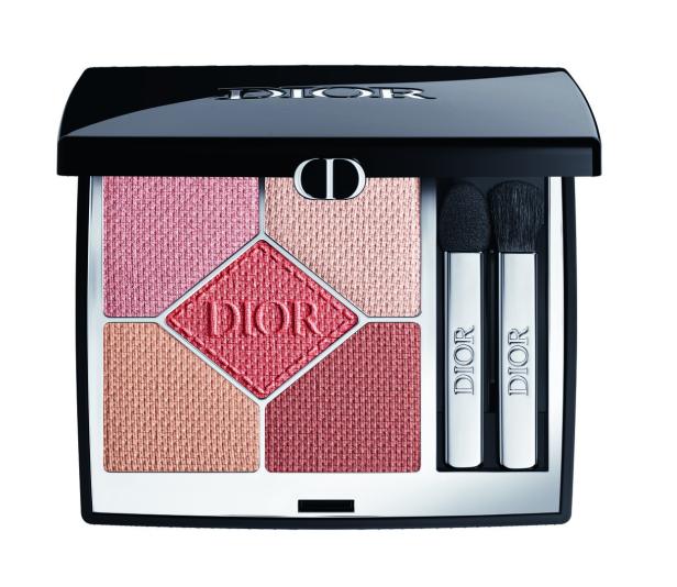 Eine Dior Lidschattenpalette mit fünf verschiedenen Farbtönen und zwei Applikatoren.