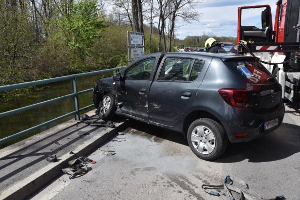 Pkw übersehen: Verletzte bei Unfall im Bezirk Baden