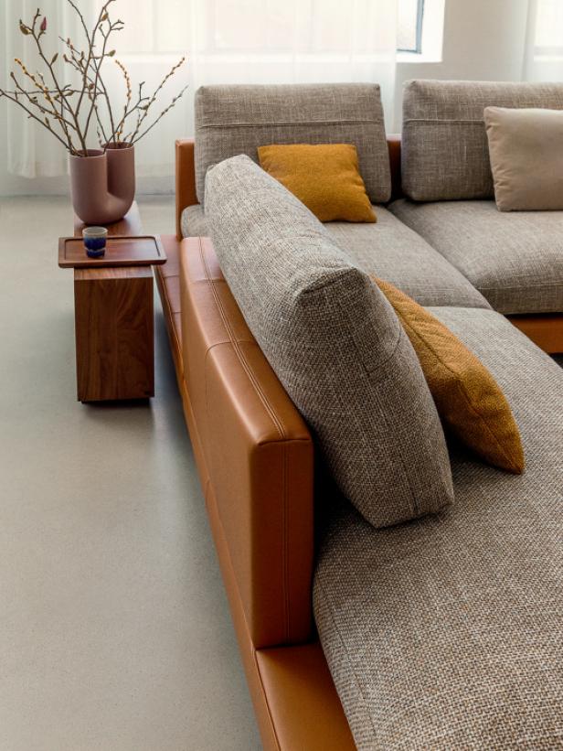 Sofa mit Pölstern