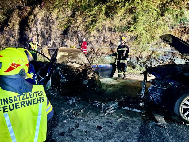 "Trümmerfeld": Mann (62) stirbt bei Frontalcrash in Mondsee