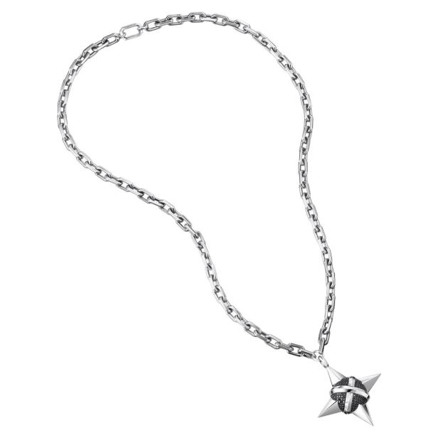Eine silberne Kette mit einem sternförmigen Anhänger.