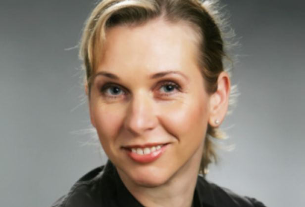 Porträtbild von Birgit Maurer, der Gründerin der Liebeskummer-Praxis in Wien.