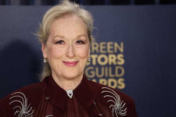 Ein Porträt von Meryl Streep vor dem Hintergrund der Screen Actors Guild Awards.