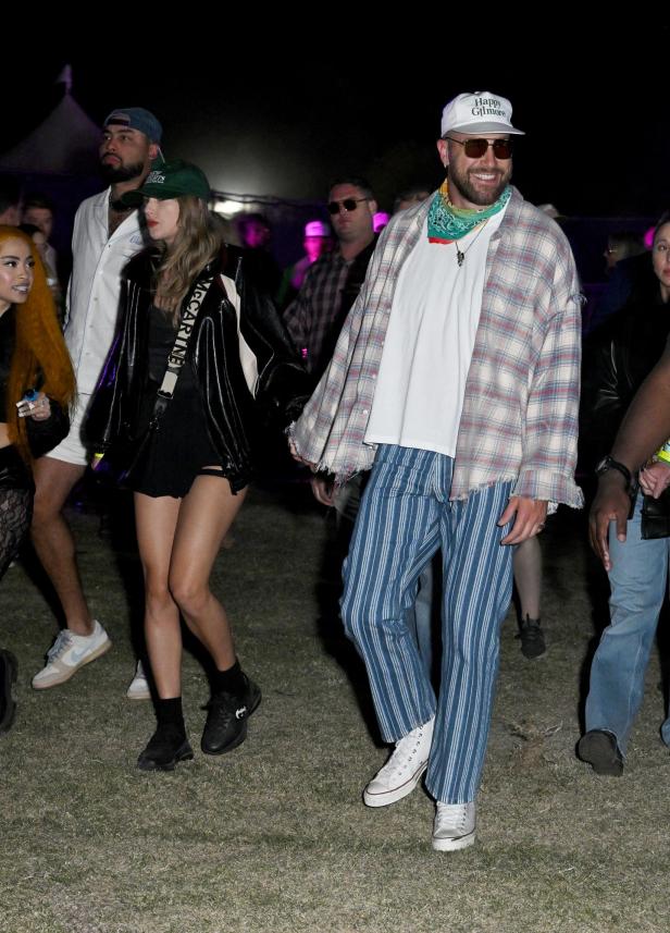 Taylor Swift und Travis Kelce besuchen gemeinsam das Coachella-Festival.
