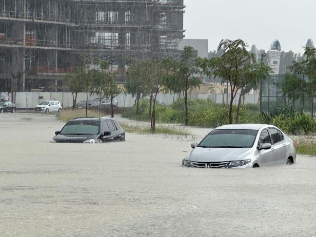 So viel Regen wie sonst in einem Jahr: Dubai unter Wasser