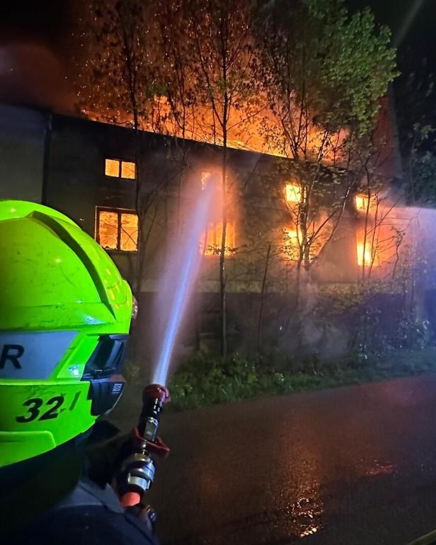 NÖ: Großeinsatz der Feuerwehren gegen Feuersbrunst