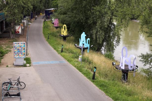 Kunst: Bunte Skulpturen am Donaukanal 