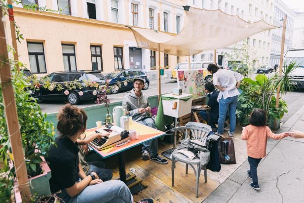 Parklets: Wie aus grauen Parkplätzen grüne Minigärten werden