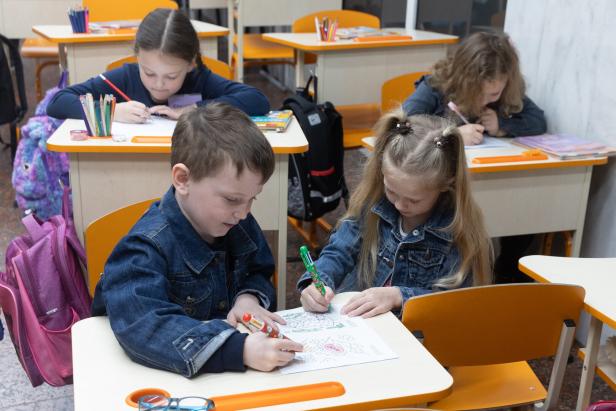 Ukrainische Kinder in Österreich: "Sie gehen praktisch zweimal in die Schule"