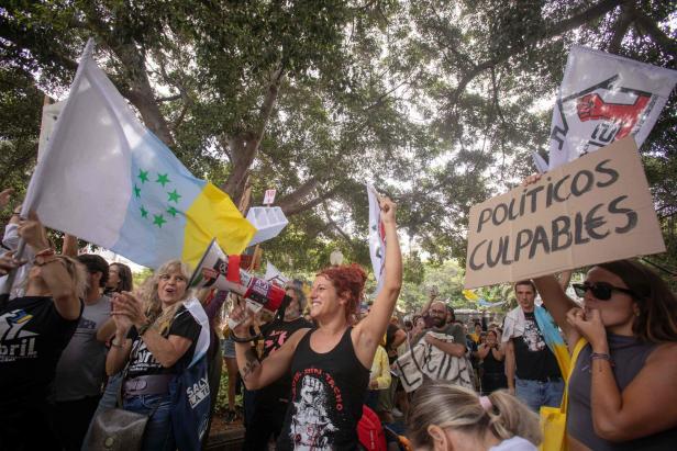 Tausende auf den Kanaren demonstrieren gegen Massentourismus