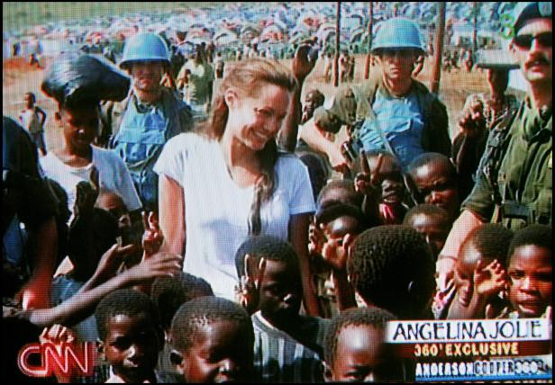 Angelina Jolie soll Scheidung auf Eis gelegt haben